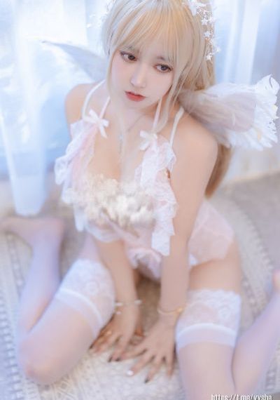 少妇羞涩呻吟乳沟偷拍视频