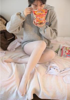 美女露咪咪